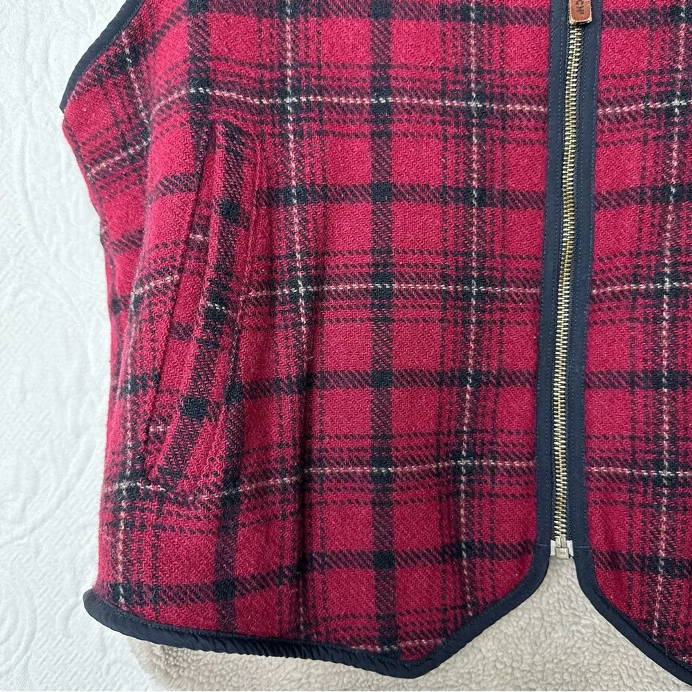 Woolrich reposhing this